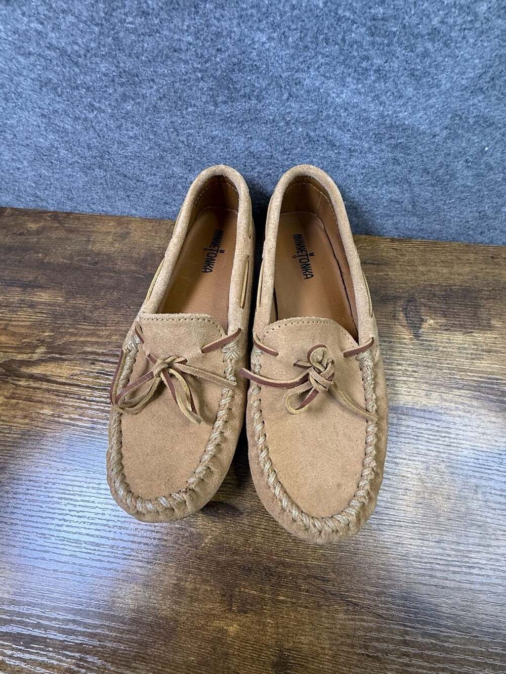 Minnetonka Tan Suede Driving Moccasins Slippers Men's Size 9